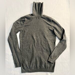 Woman’s Gray GAP Lightweight Sweater